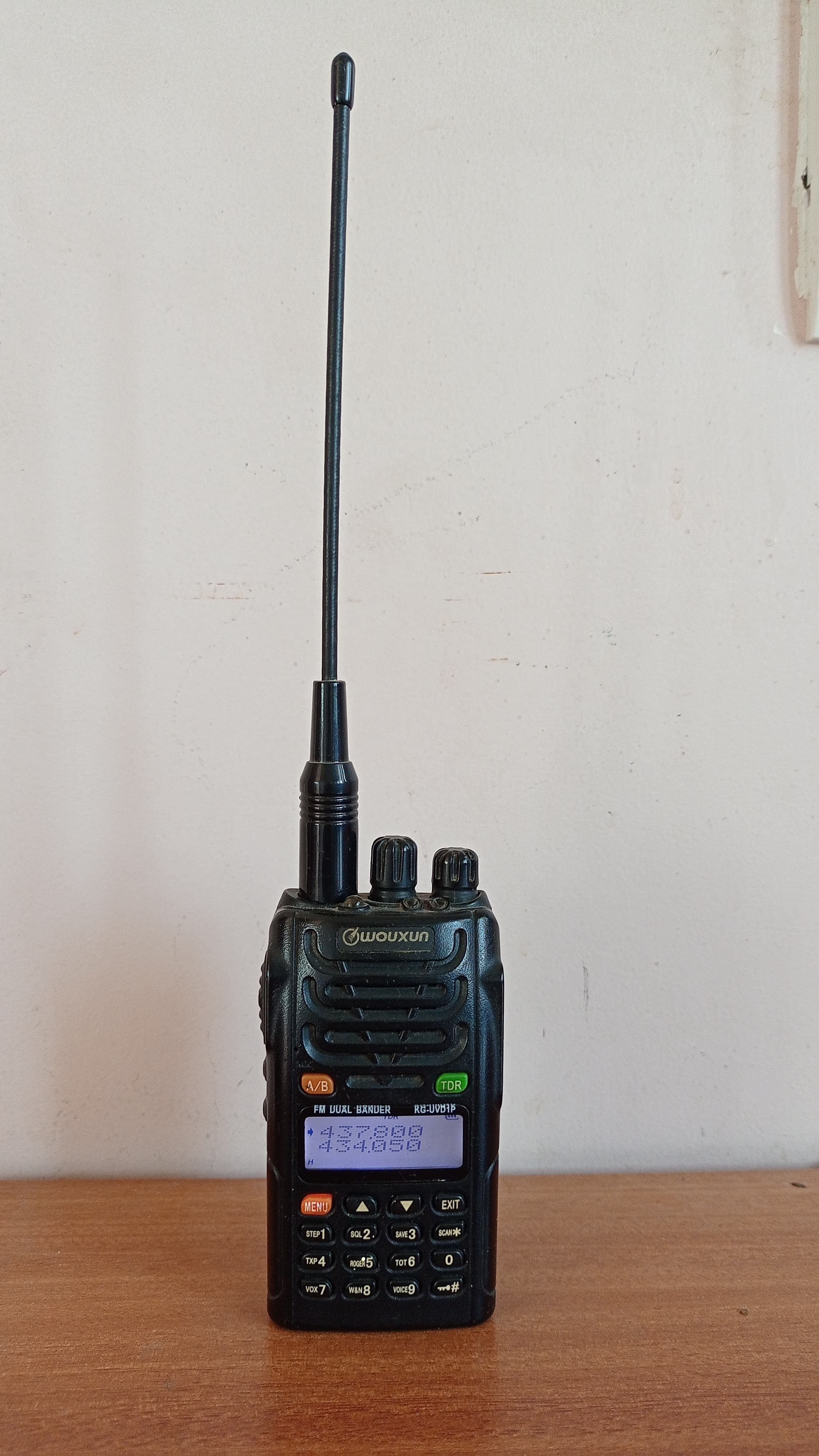 Wouxun VHF/UHF Handy